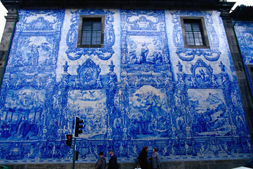 Exterior detail of the tiled church, Capela das Almas de Santa Catarina