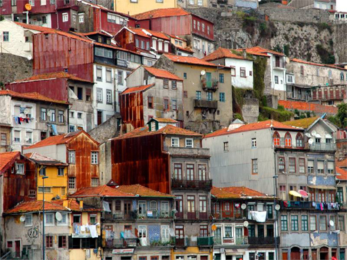 These Porto houses  staying in harmony to make a world-class painting that could win a nobel prize any year